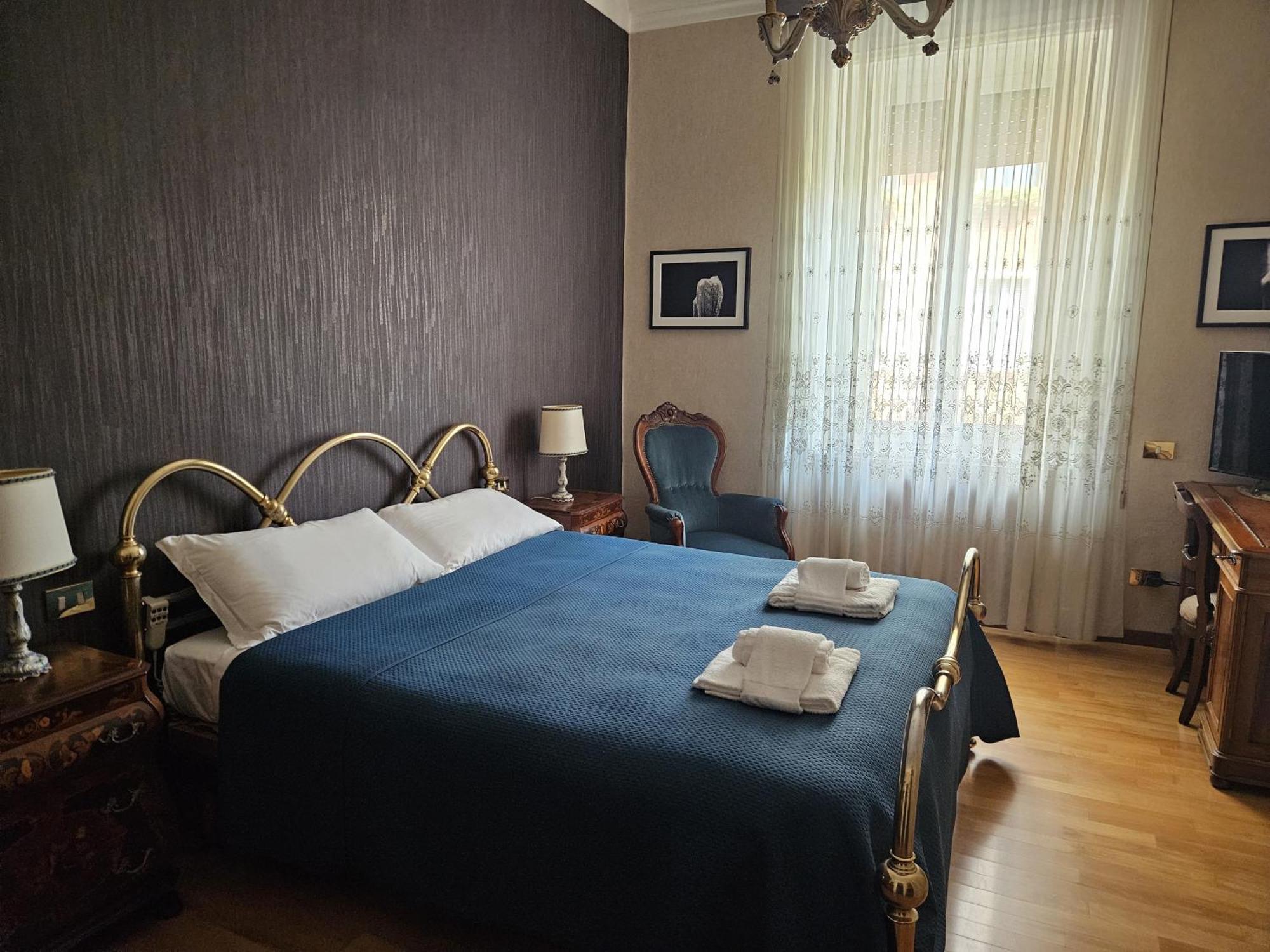 Homegallery - Elegante Appartamento Milanese Екстер'єр фото