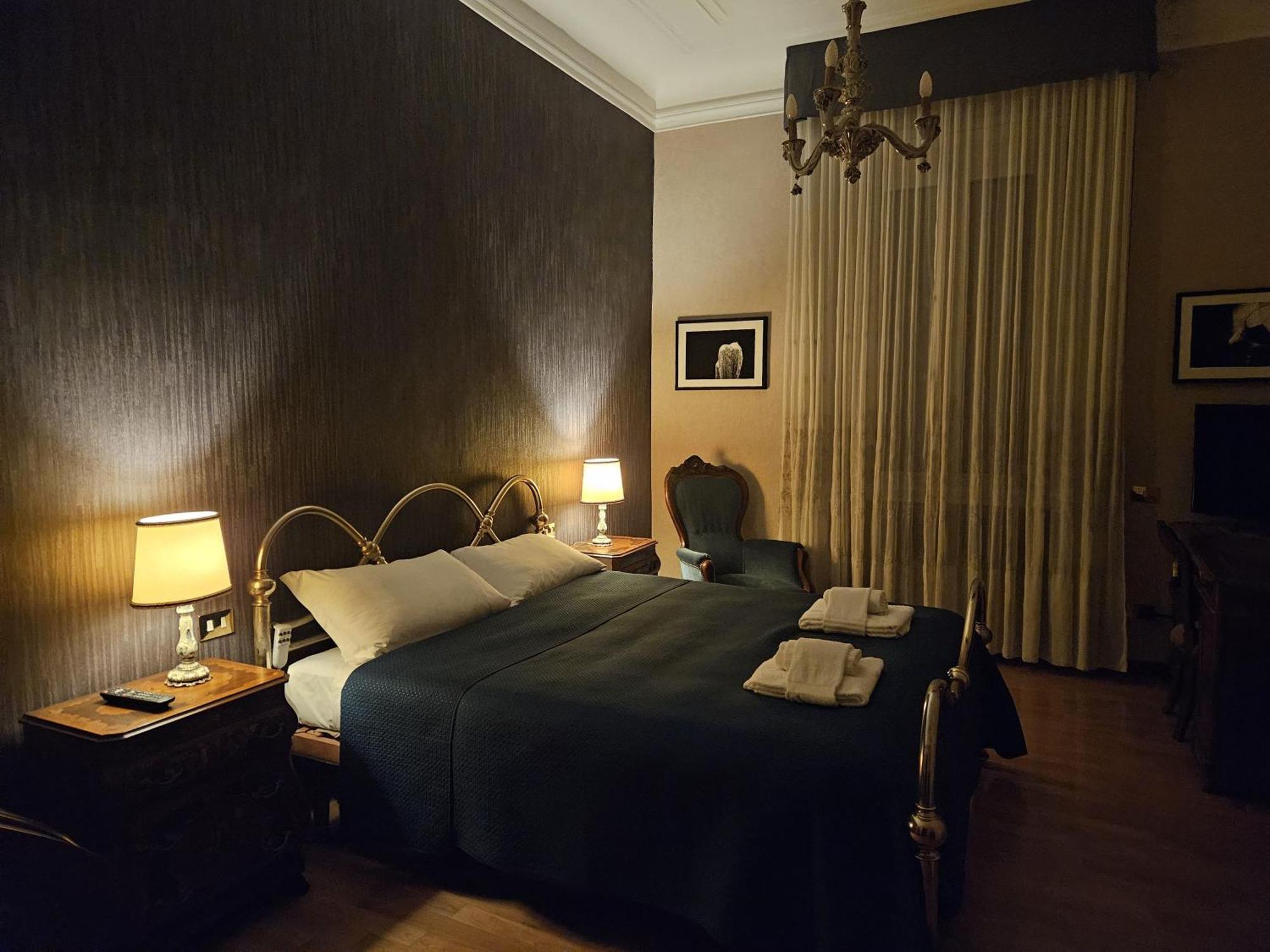 Homegallery - Elegante Appartamento Milanese Екстер'єр фото