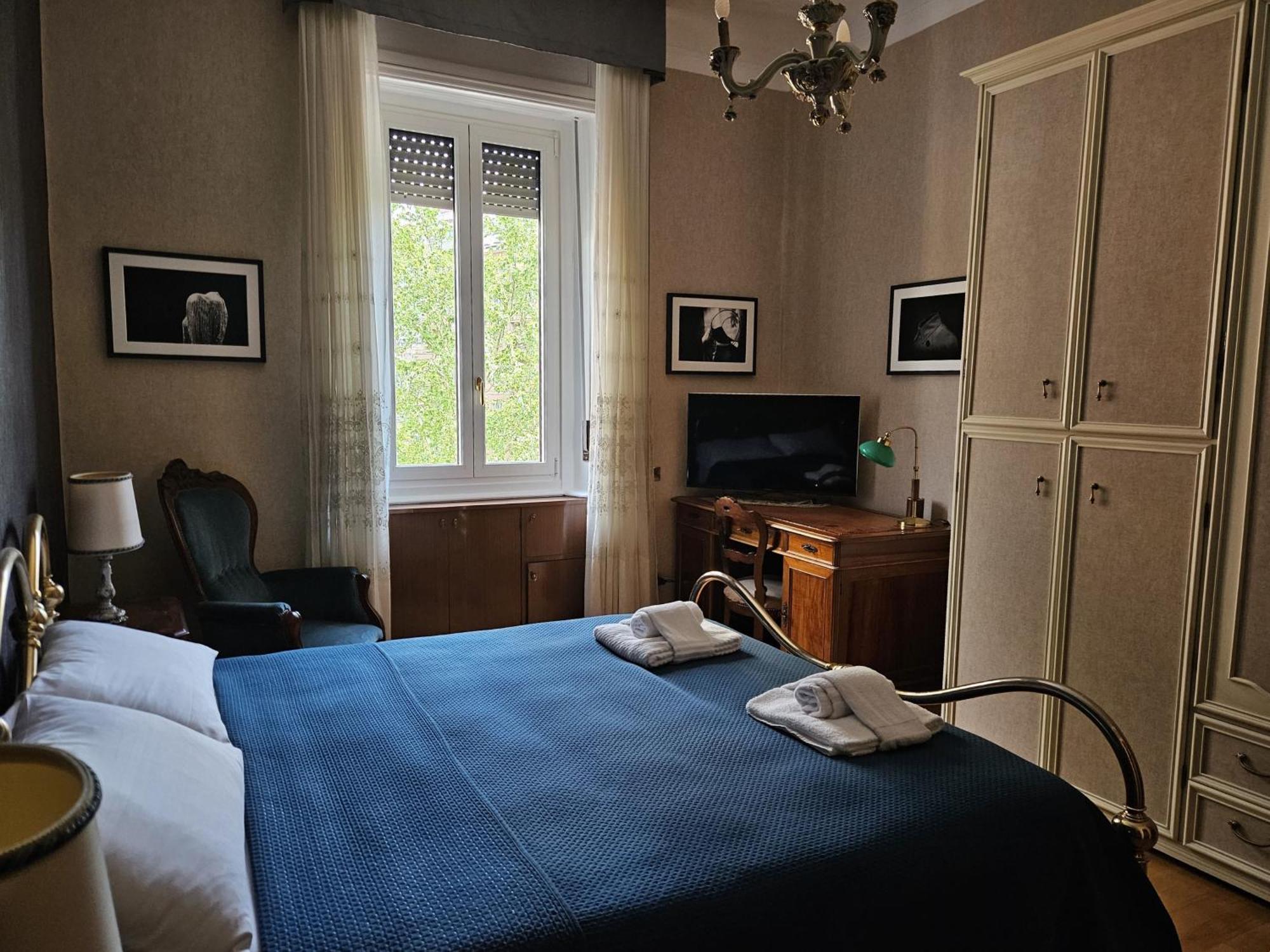 Homegallery - Elegante Appartamento Milanese Екстер'єр фото